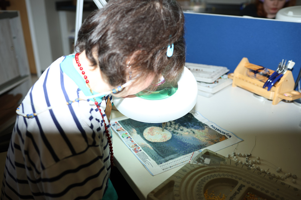 Gabriel Homes resident using a microscope at ECHO.